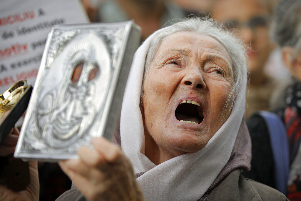 APTOPIX Virus Outbreak Romania Protest